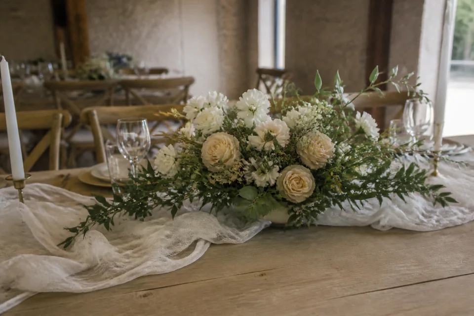Décoration et mise en place pour un mariage — illustration générée par IA