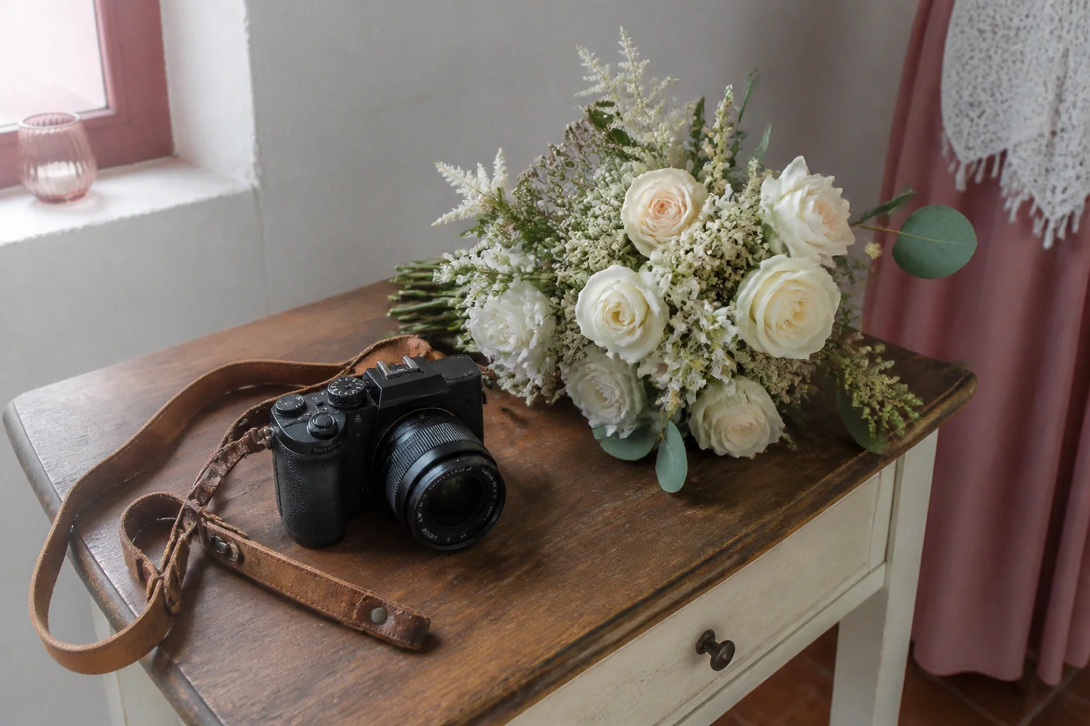 Appareil photo et accessoires de reportage de mariage — illustration générée par IA