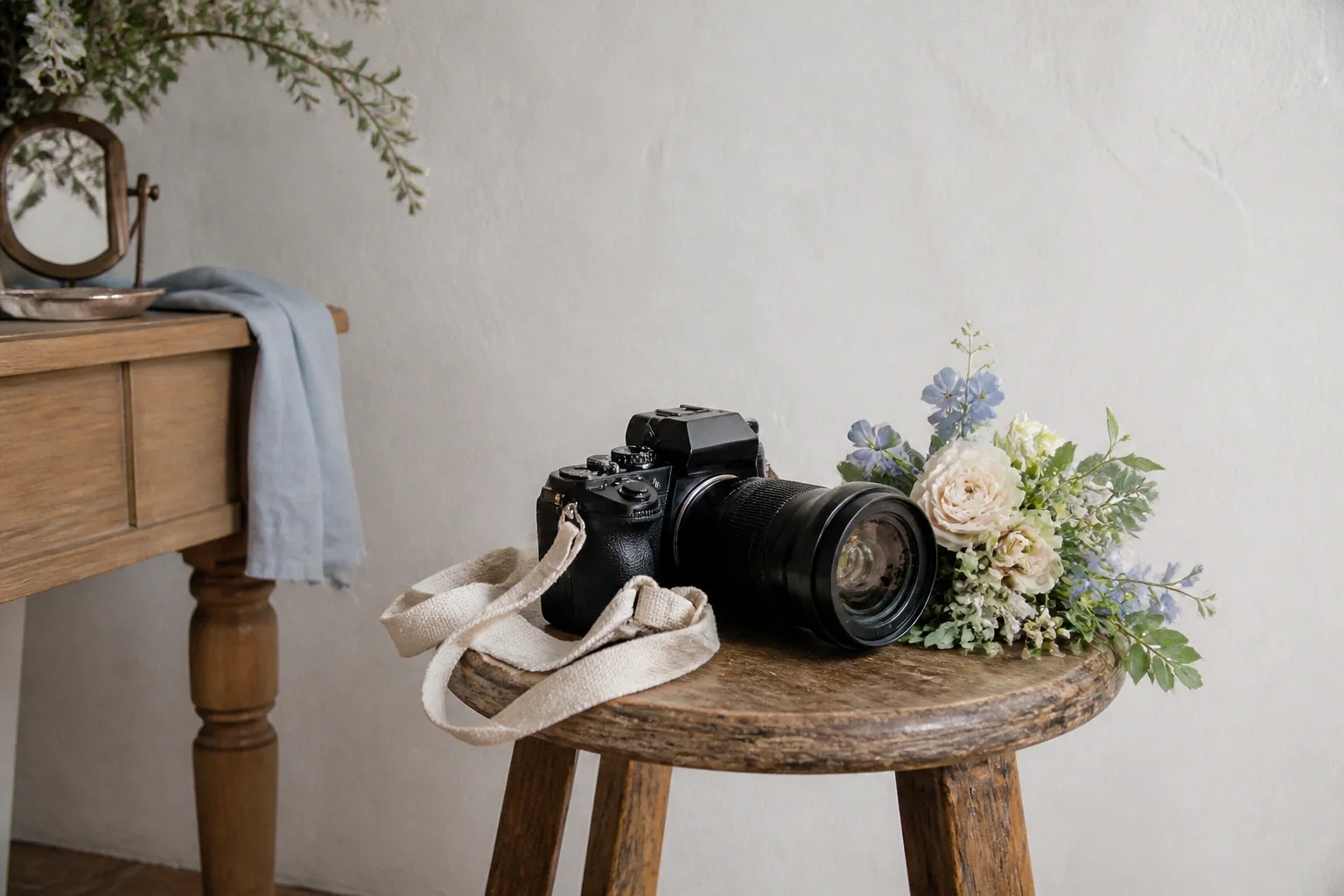 Appareil photo et accessoires de reportage de mariage — illustration générée par IA