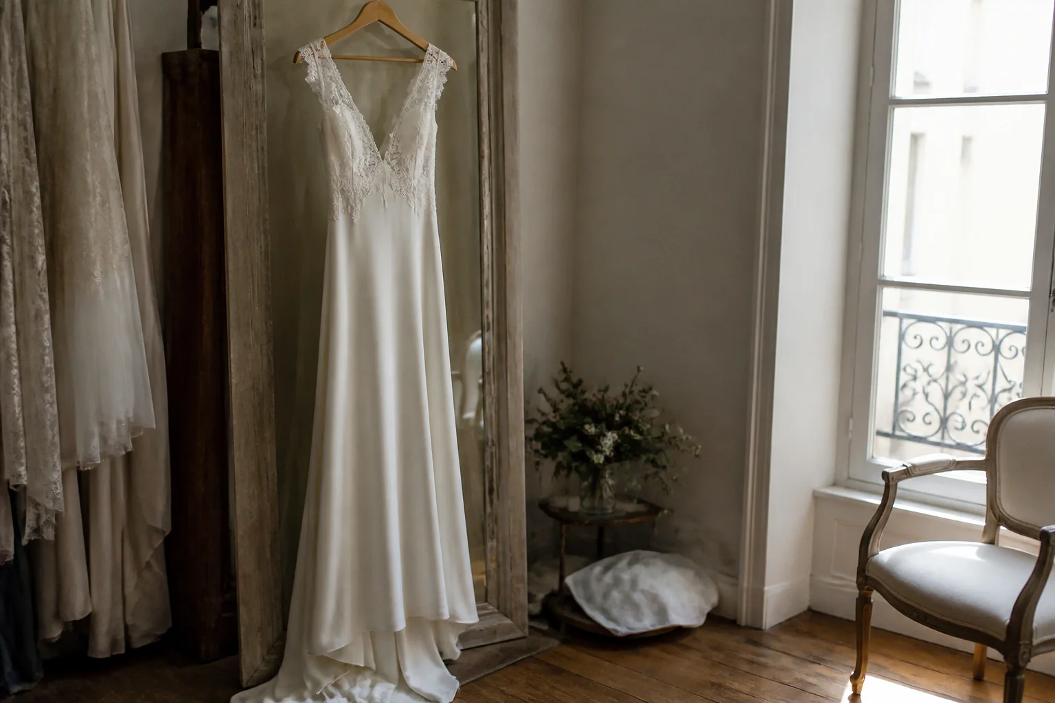Robe de mariée dans un atelier de confection — illustration générée par IA