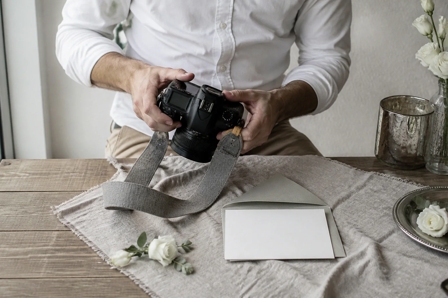Appareil photo et accessoires de reportage de mariage — illustration générée par IA