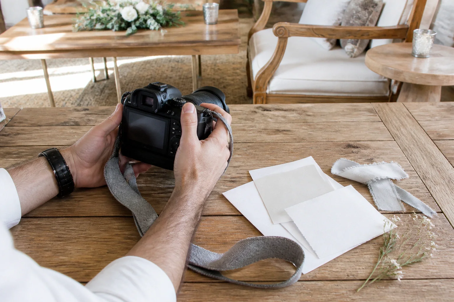 Appareil photo et accessoires de reportage de mariage — illustration générée par IA