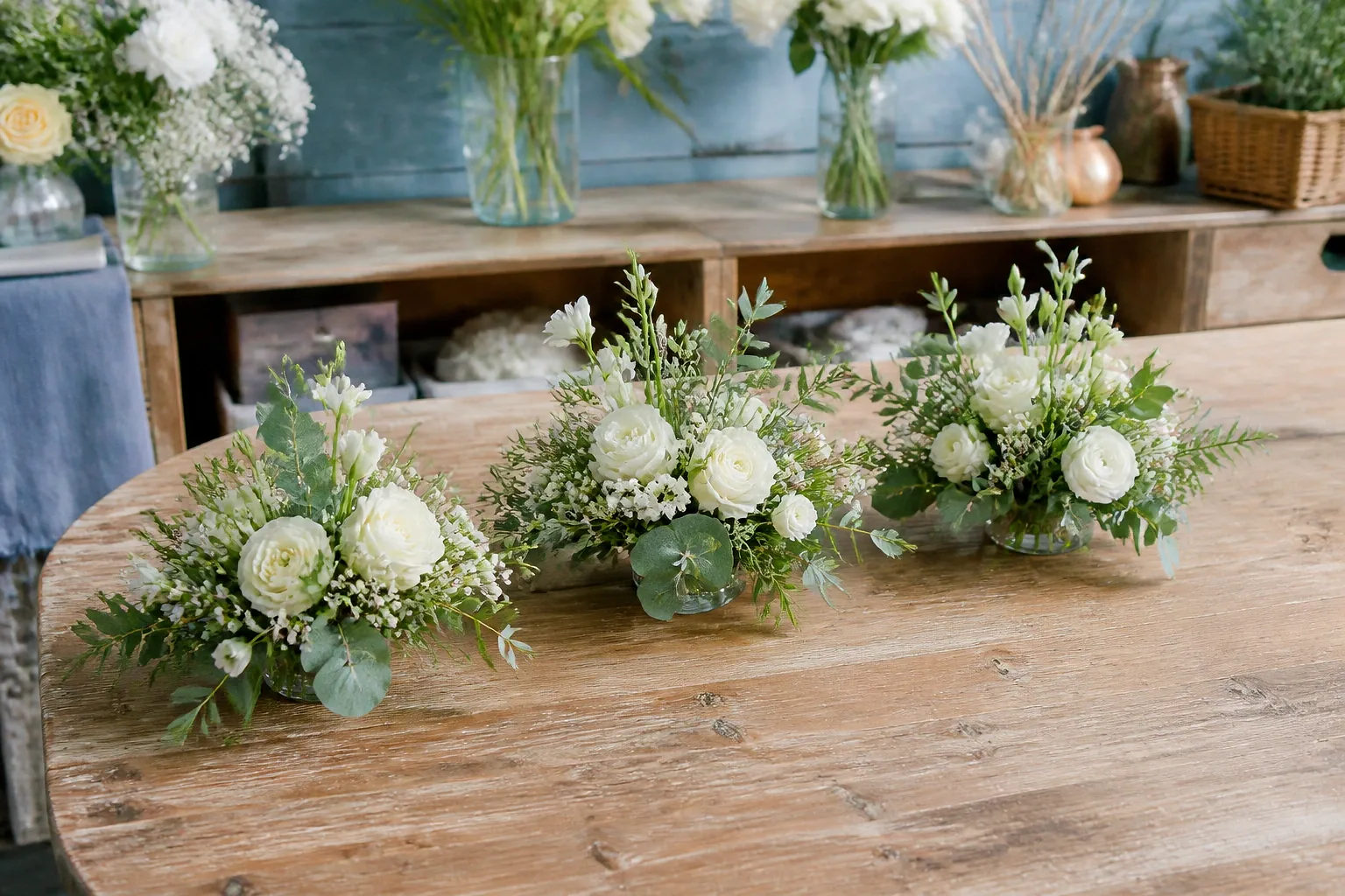 Préparation florale pour un mariage — illustration générée par IA