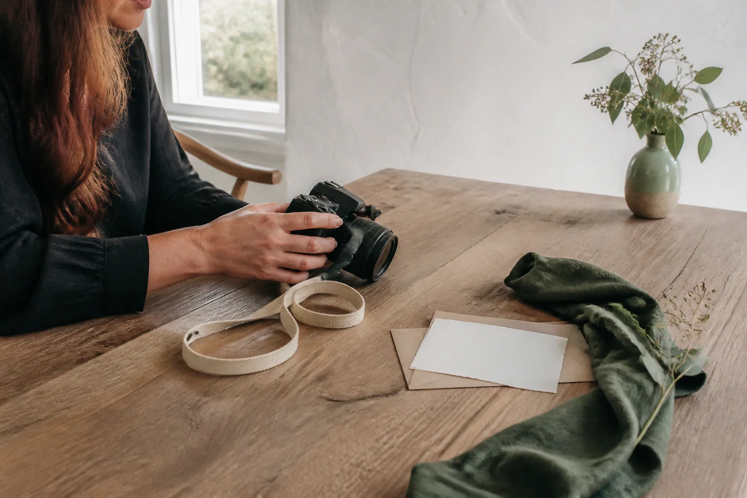 Appareil photo et accessoires de reportage de mariage — illustration générée par IA