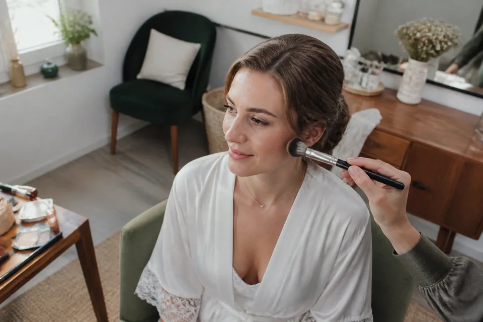 Préparation d’un maquillage de mariage — illustration générée par IA