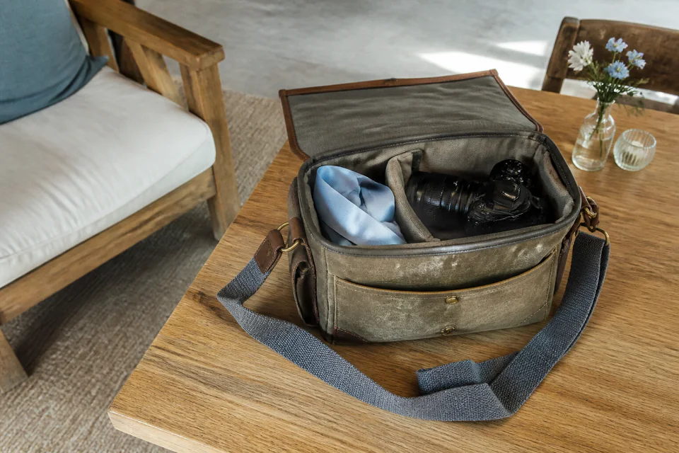 Appareil photo et accessoires de reportage de mariage — illustration générée par IA