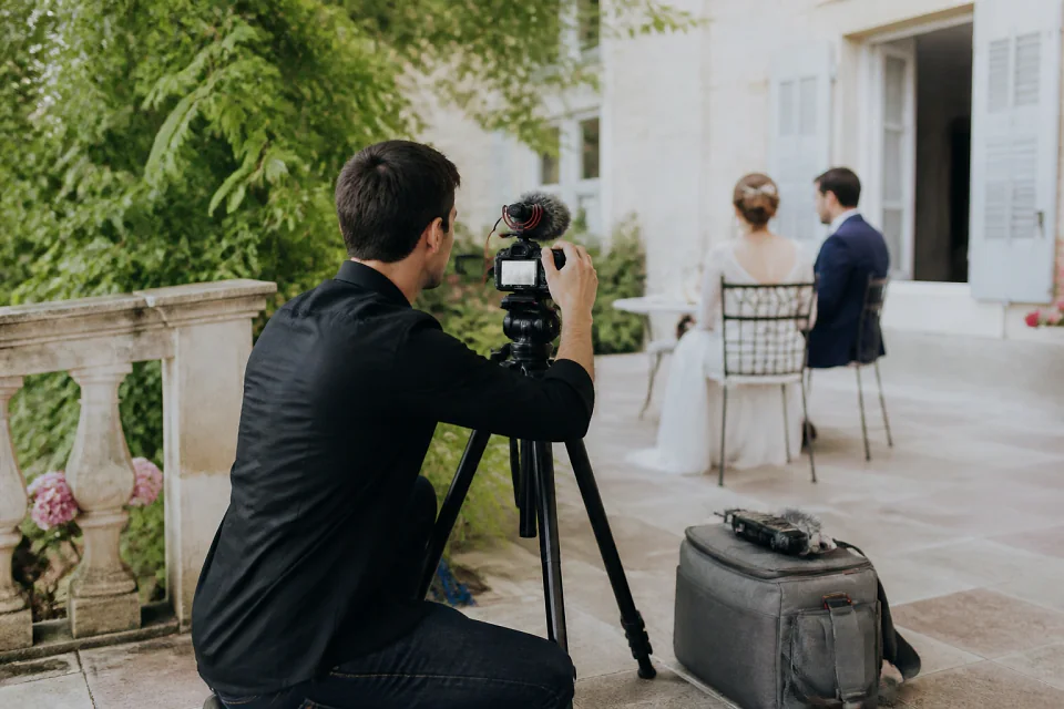 Matériel de tournage pour un film de mariage — illustration générée par IA