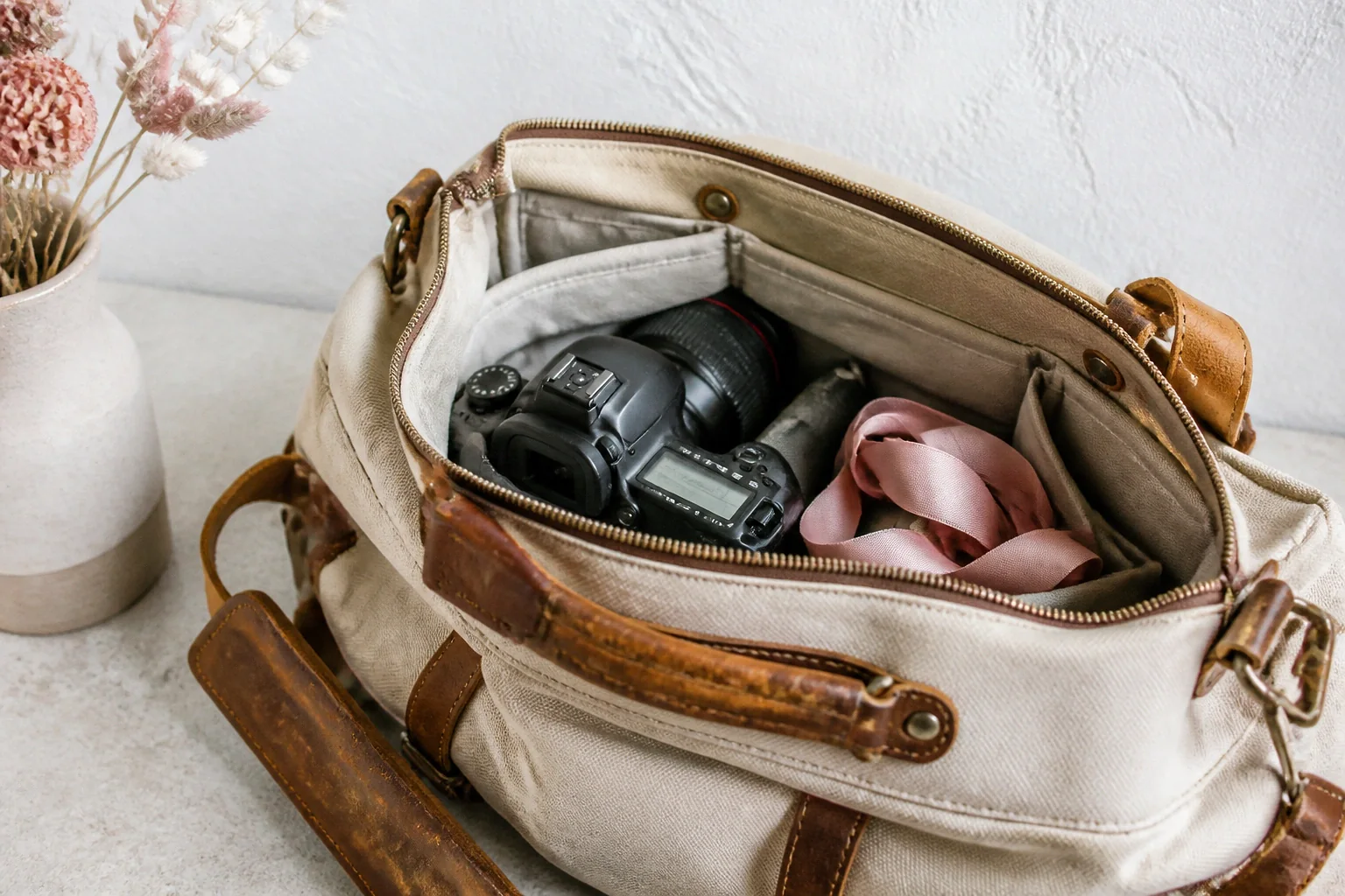 Appareil photo et accessoires de reportage de mariage — illustration générée par IA