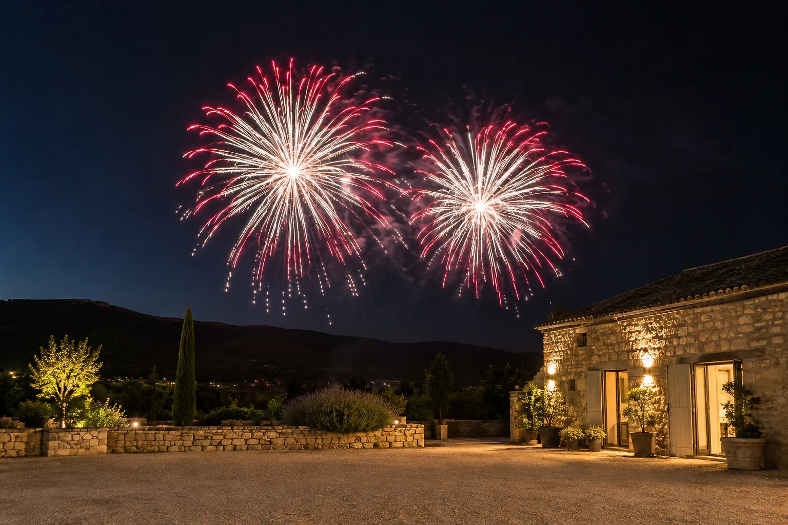 Feu d’artifice rouge et blanc au-dessus d’un domaine rural — illustration générée par IA
