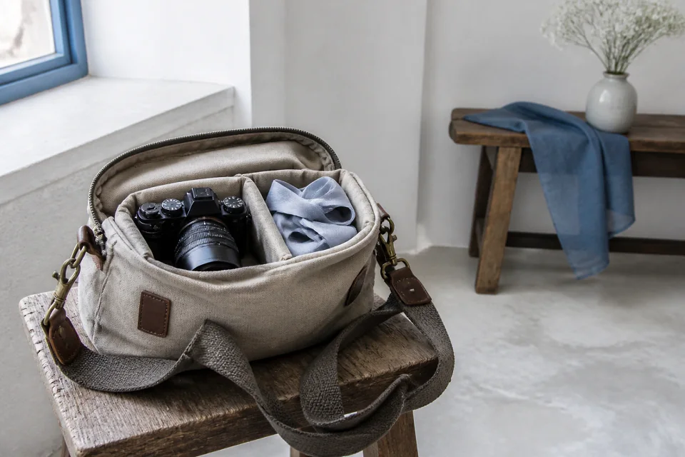 Appareil photo et accessoires de reportage de mariage — illustration générée par IA