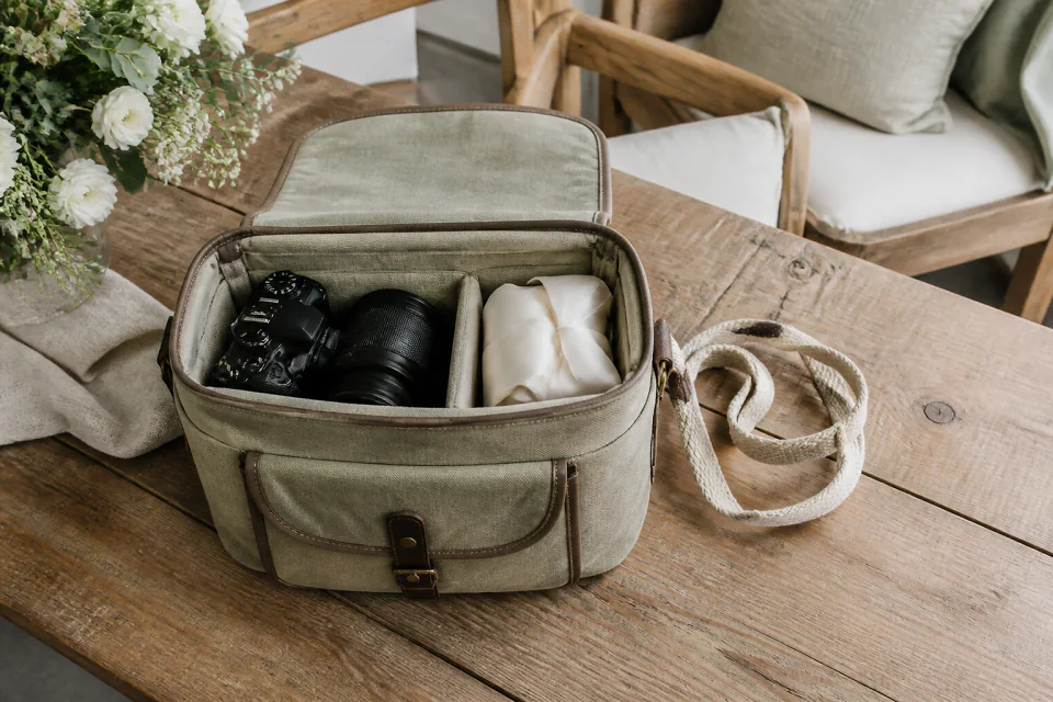 Appareil photo et accessoires de reportage de mariage — illustration générée par IA