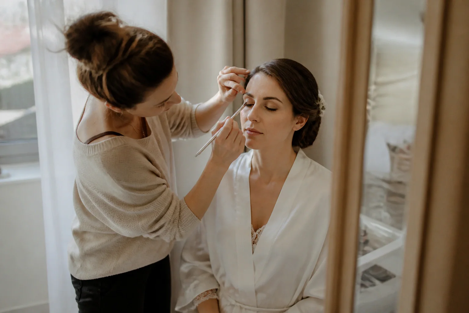 Préparation d’un maquillage de mariage — illustration générée par IA