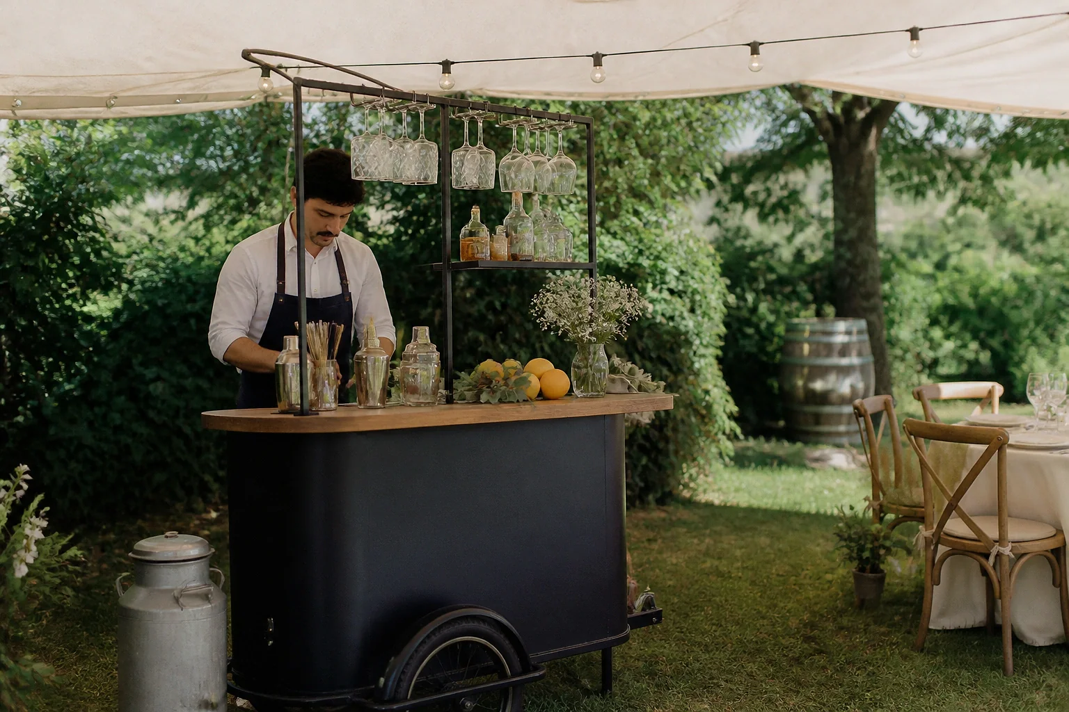 Service mobile de restauration pour une réception — illustration générée par IA