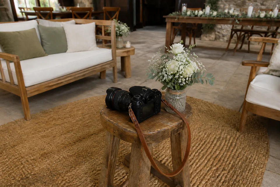 Appareil photo et accessoires de reportage de mariage — illustration générée par IA