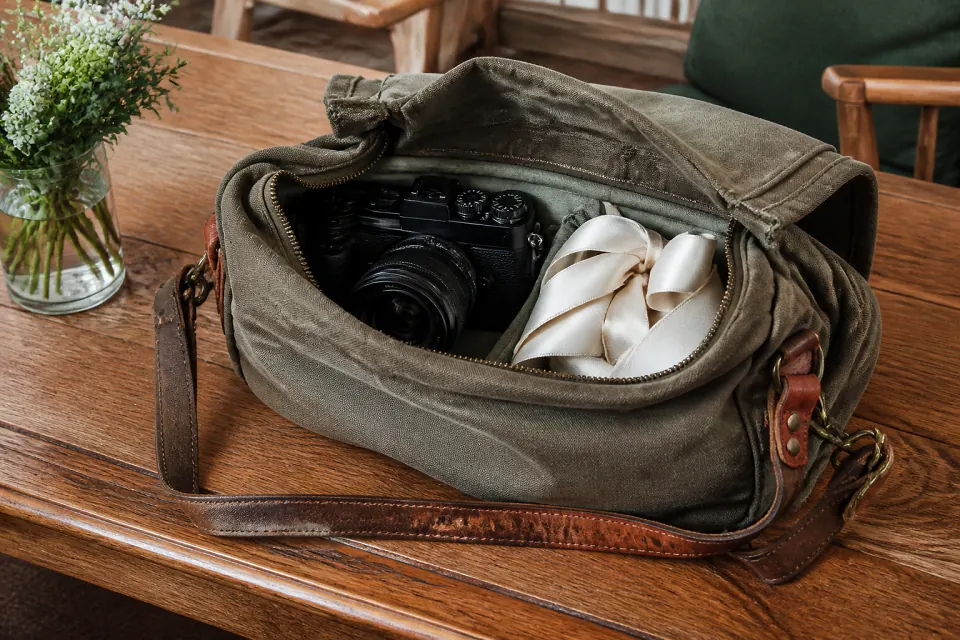 Appareil photo et accessoires de reportage de mariage — illustration générée par IA