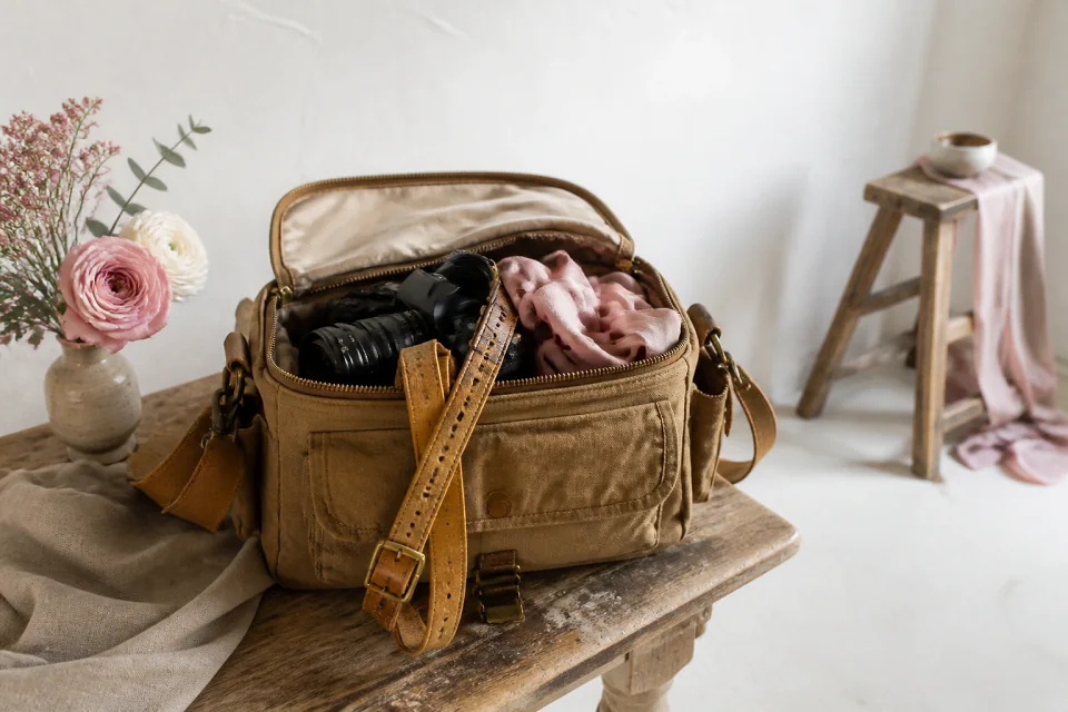 Appareil photo et accessoires de reportage de mariage — illustration générée par IA