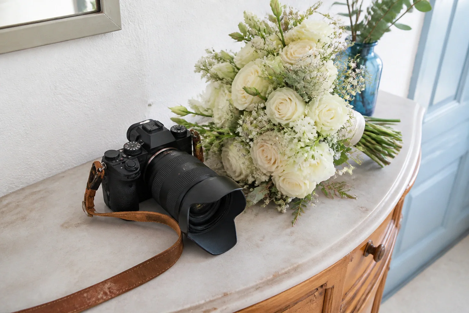 Appareil photo et accessoires de reportage de mariage — illustration générée par IA