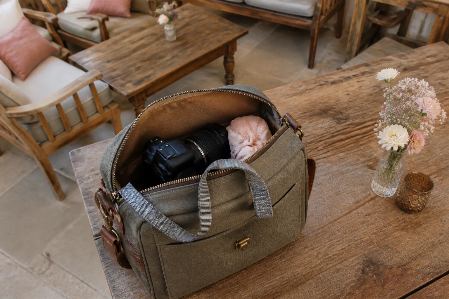 Appareil photo et accessoires de reportage de mariage — illustration générée par IA