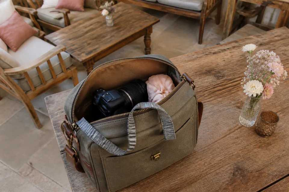 Appareil photo et accessoires de reportage de mariage — illustration générée par IA