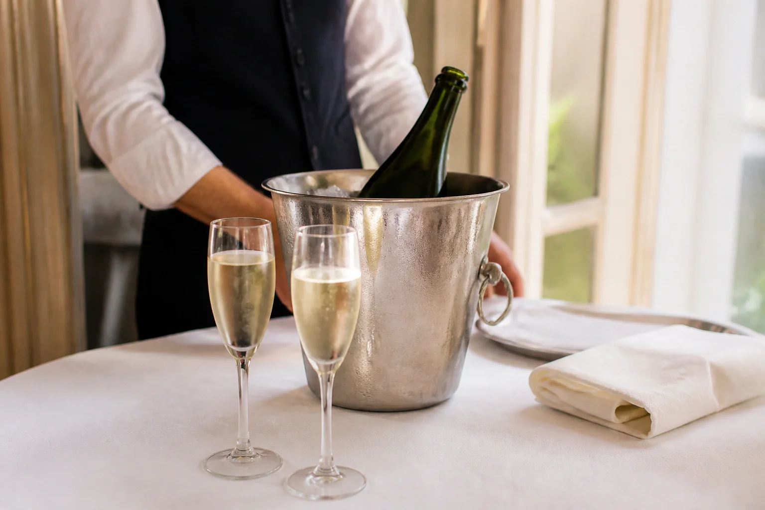 Sélection de boissons pour une réception de mariage — illustration générée par IA