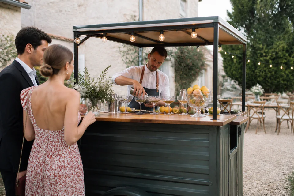 Service mobile de restauration pour une réception — illustration générée par IA