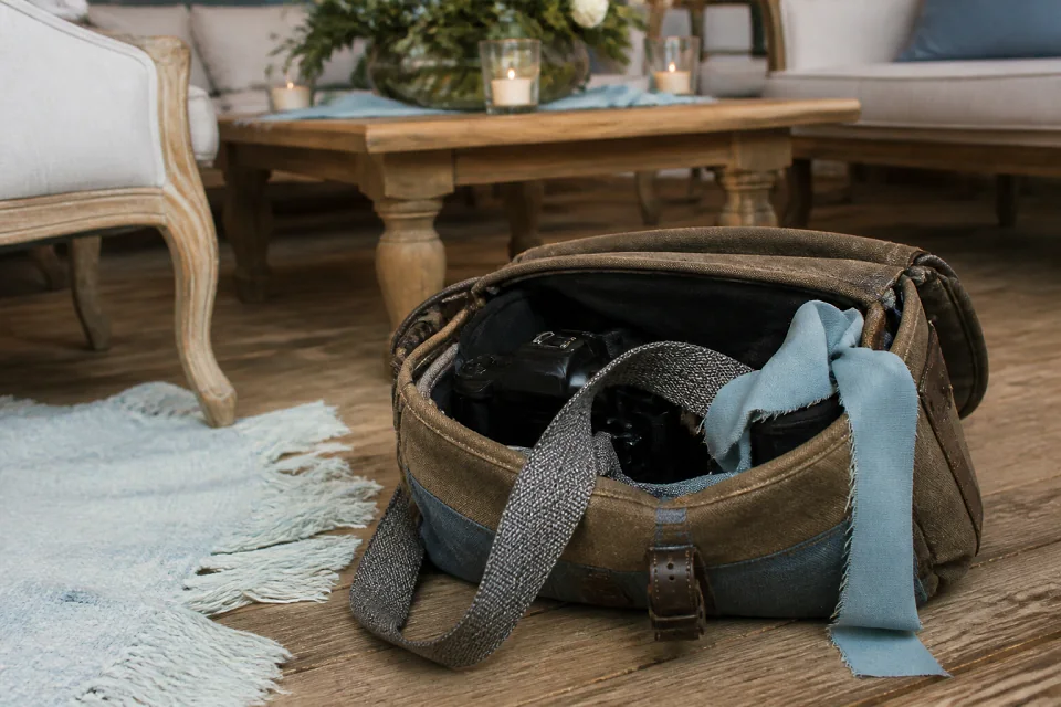 Appareil photo et accessoires de reportage de mariage — illustration générée par IA