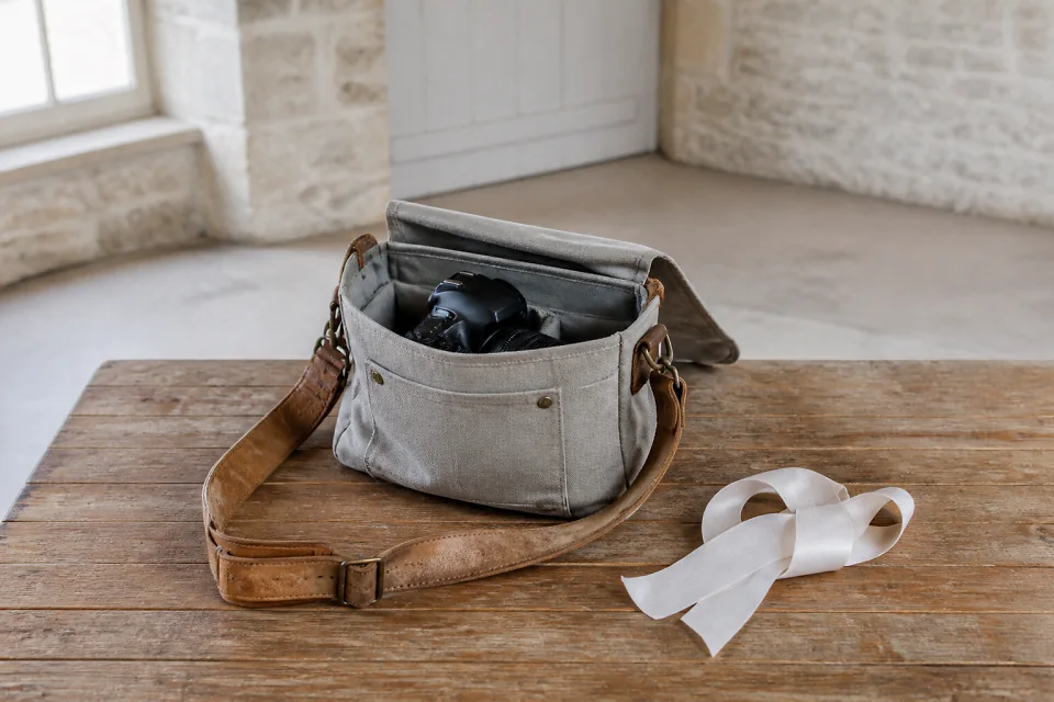 Appareil photo et accessoires de reportage de mariage — illustration générée par IA