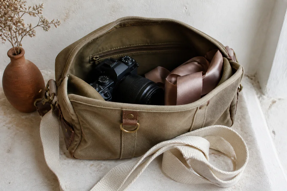Appareil photo et accessoires de reportage de mariage — illustration générée par IA