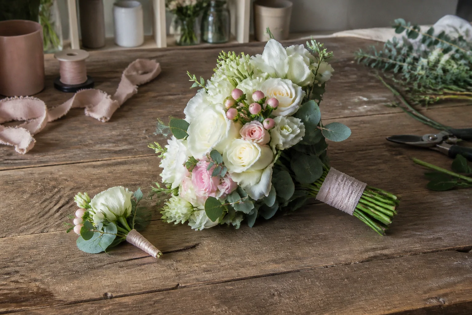 Préparation florale pour un mariage — illustration générée par IA