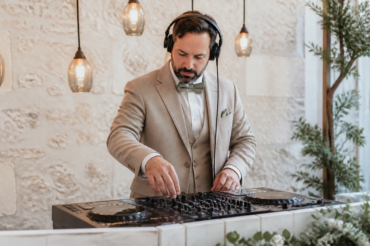 Préparation musicale d’une soirée de mariage — illustration générée par IA