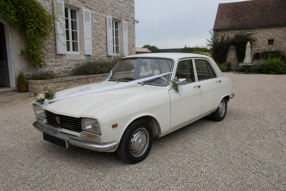 Véhicule préparé pour un transport de cérémonie — illustration générée par IA