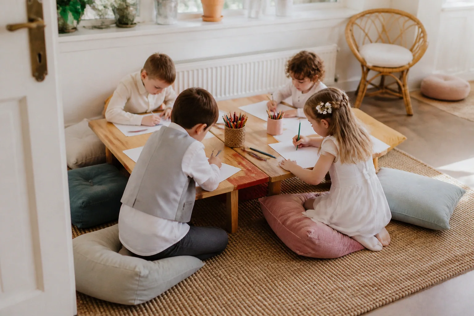 Coin d’activités pour enfants pendant une réception — illustration générée par IA