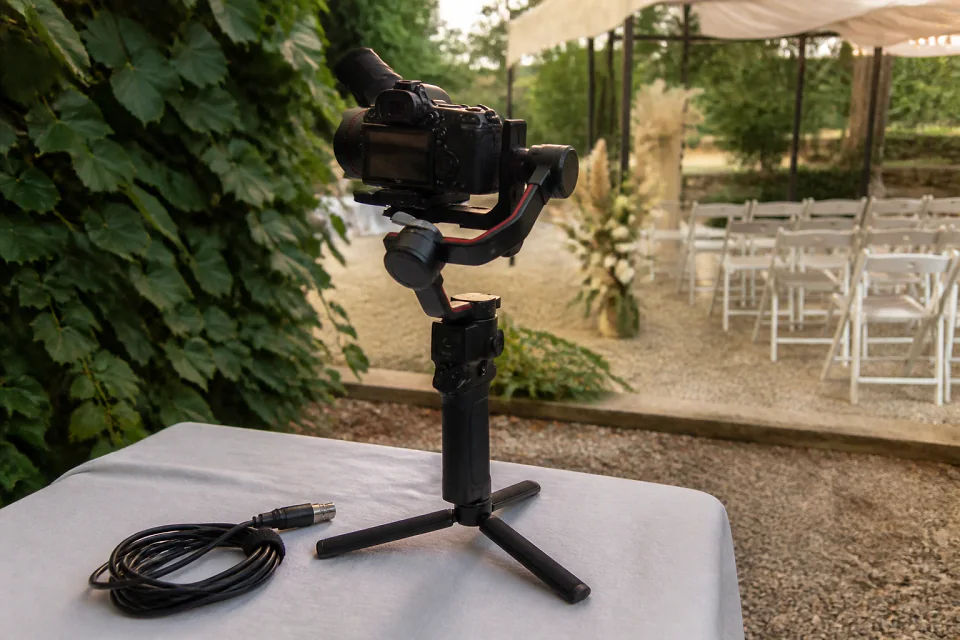 Matériel de tournage pour un film de mariage — illustration générée par IA