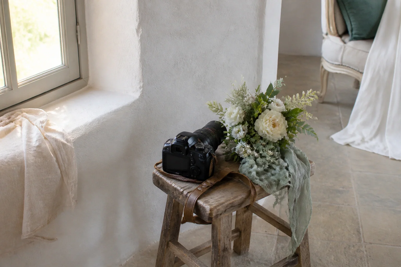 Appareil photo et accessoires de reportage de mariage — illustration générée par IA