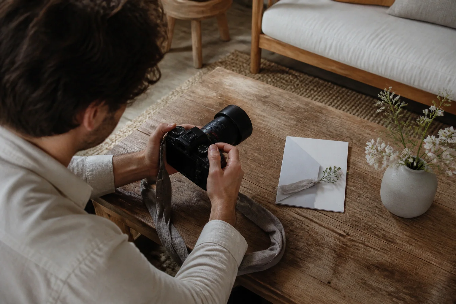 Appareil photo et accessoires de reportage de mariage — illustration générée par IA