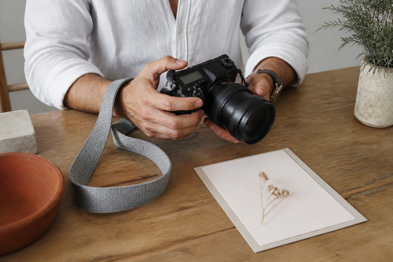 Appareil photo et accessoires de reportage de mariage — illustration générée par IA