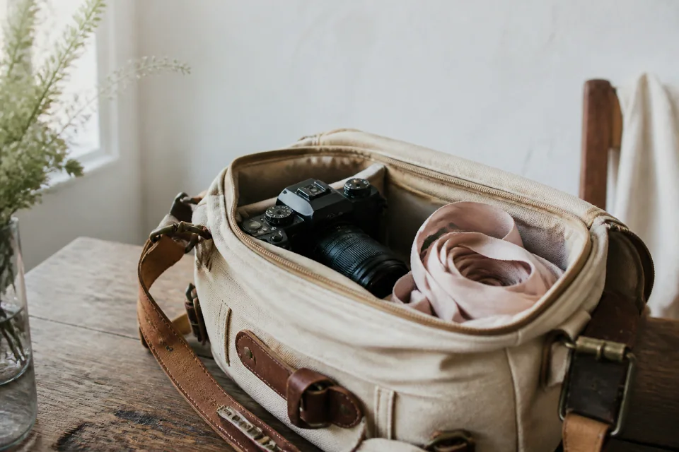 Appareil photo et accessoires de reportage de mariage — illustration générée par IA