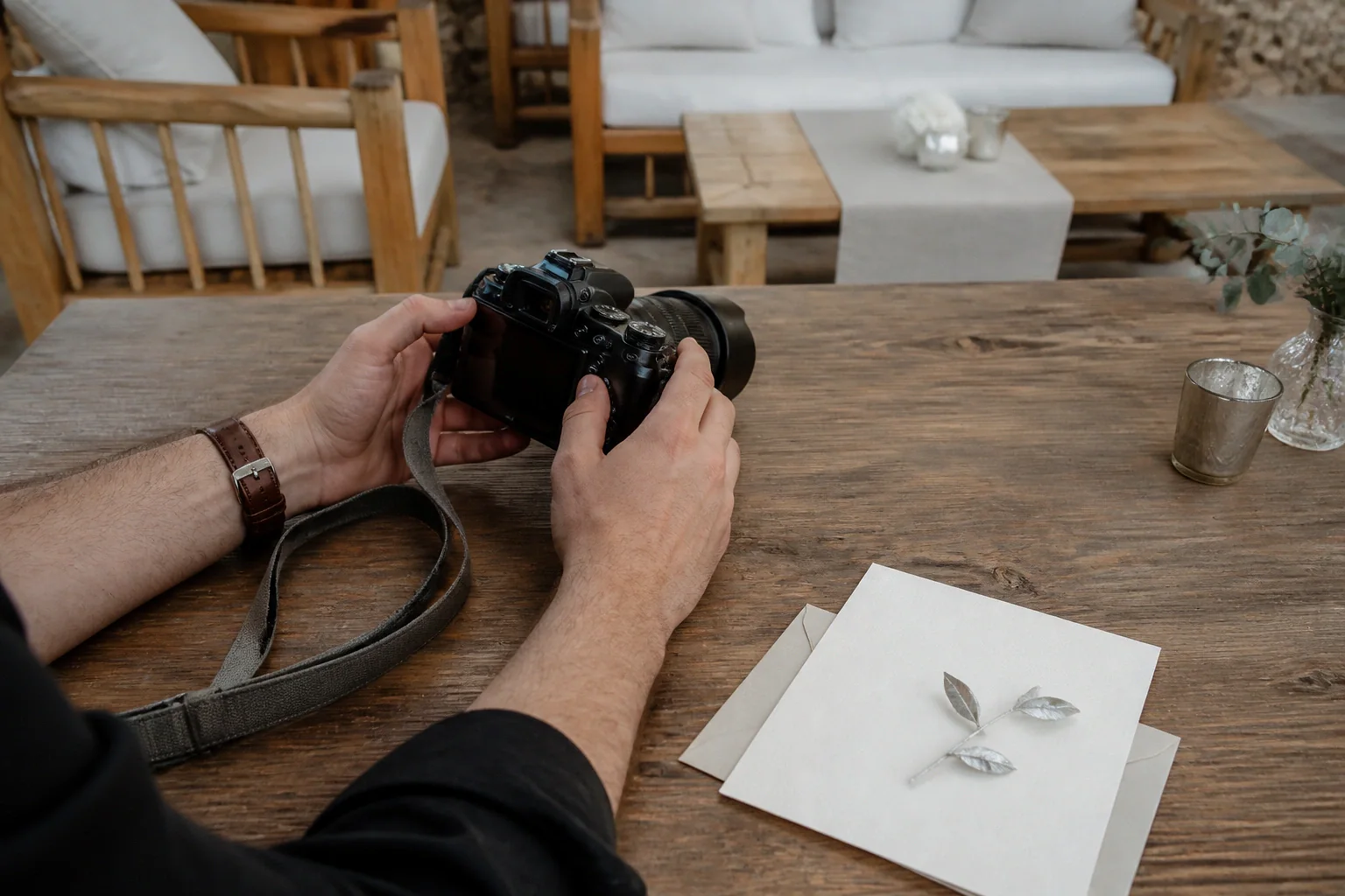 Appareil photo et accessoires de reportage de mariage — illustration générée par IA