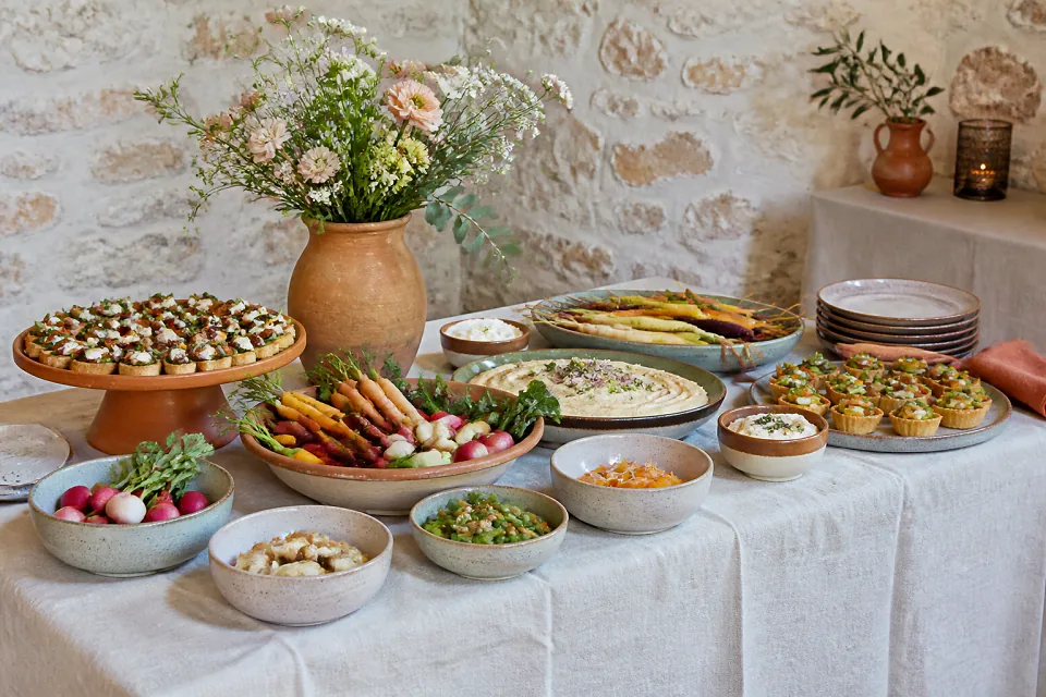 Préparations salées pour un cocktail de mariage — illustration générée par IA
