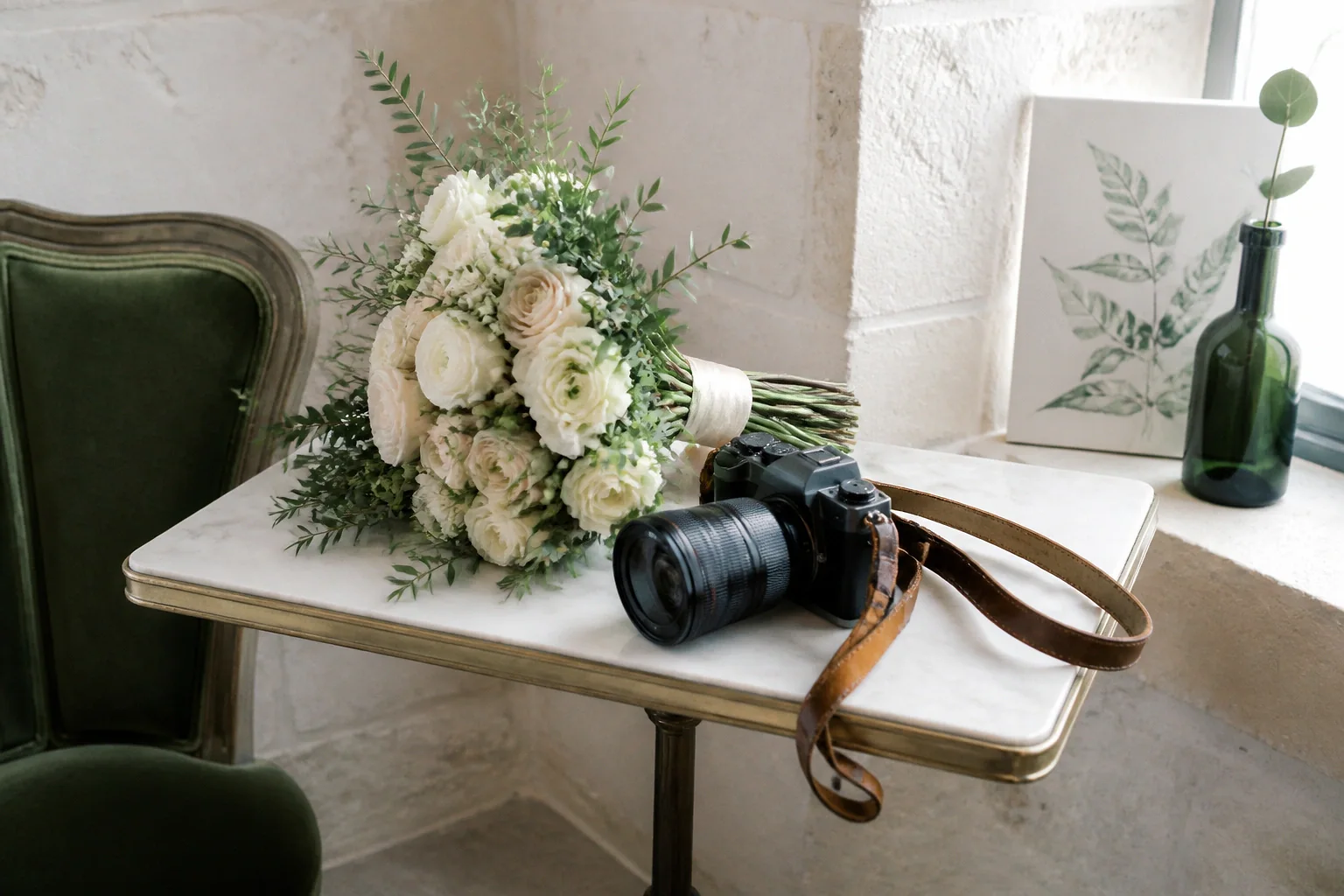 Appareil photo et accessoires de reportage de mariage — illustration générée par IA