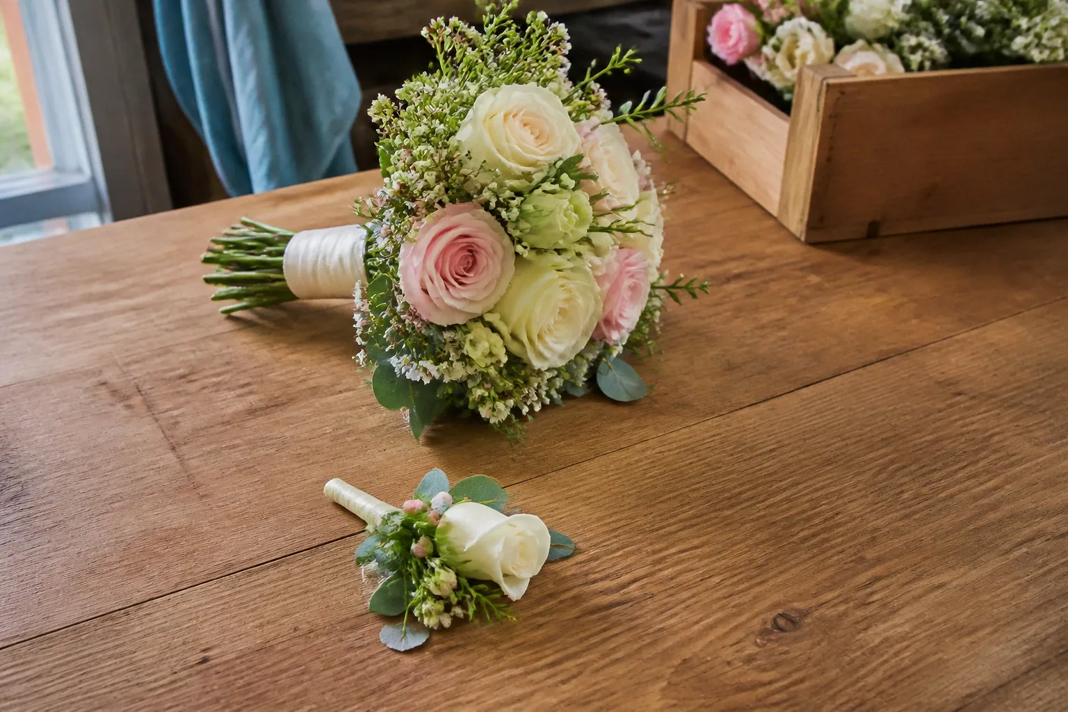 Préparation florale pour un mariage — illustration générée par IA