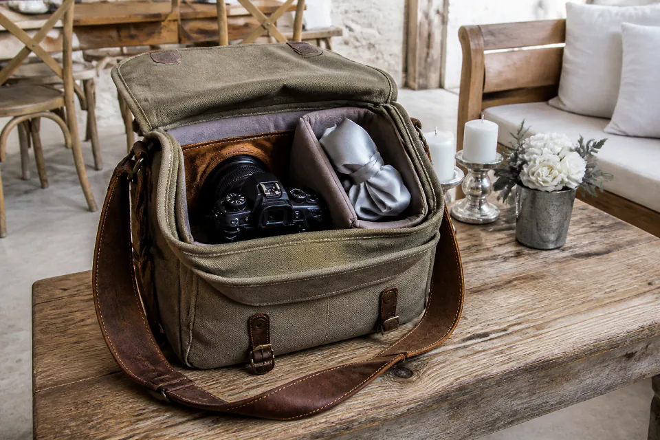 Appareil photo et accessoires de reportage de mariage — illustration générée par IA
