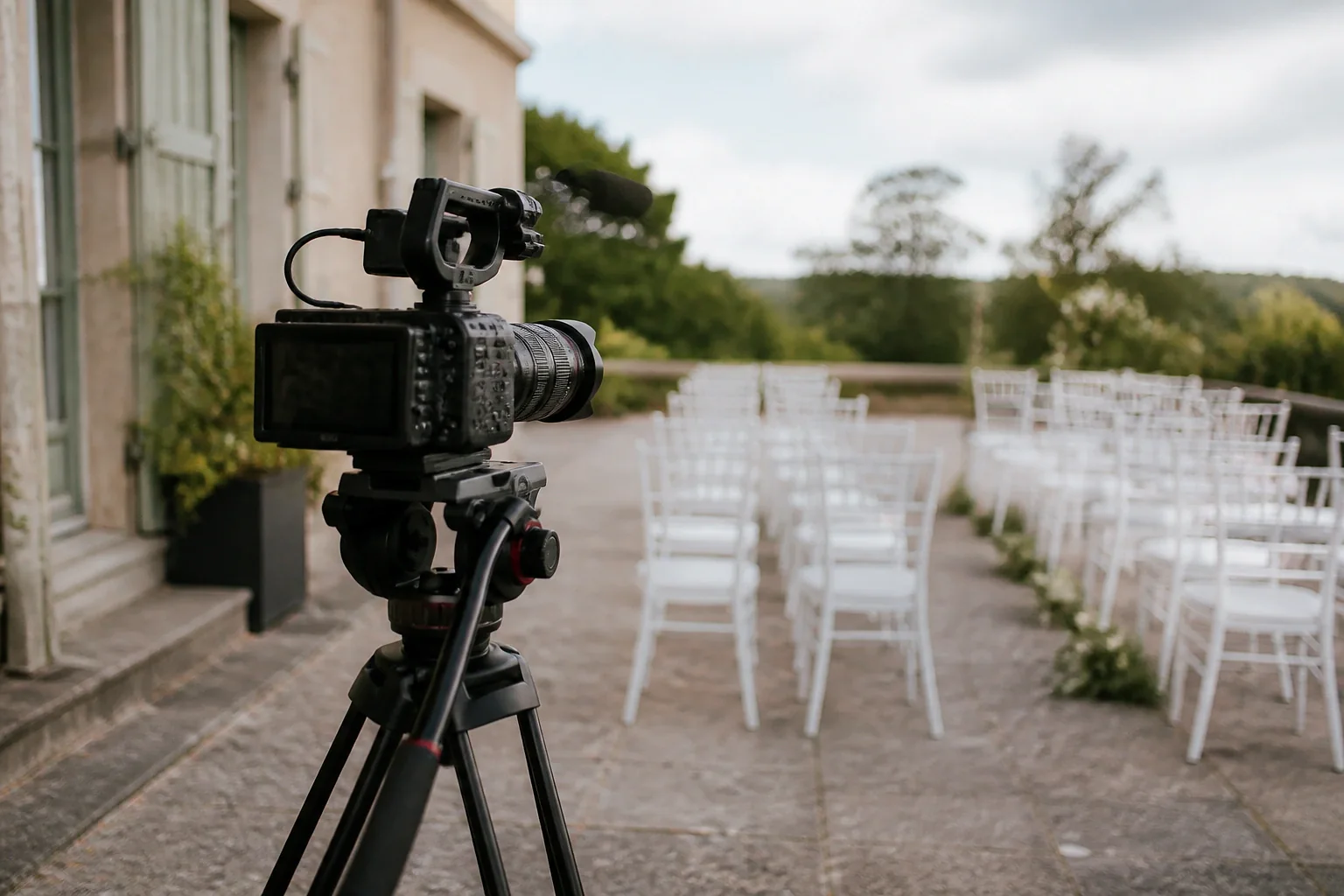 Matériel de tournage pour un film de mariage — illustration générée par IA