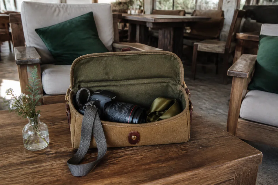 Appareil photo et accessoires de reportage de mariage — illustration générée par IA