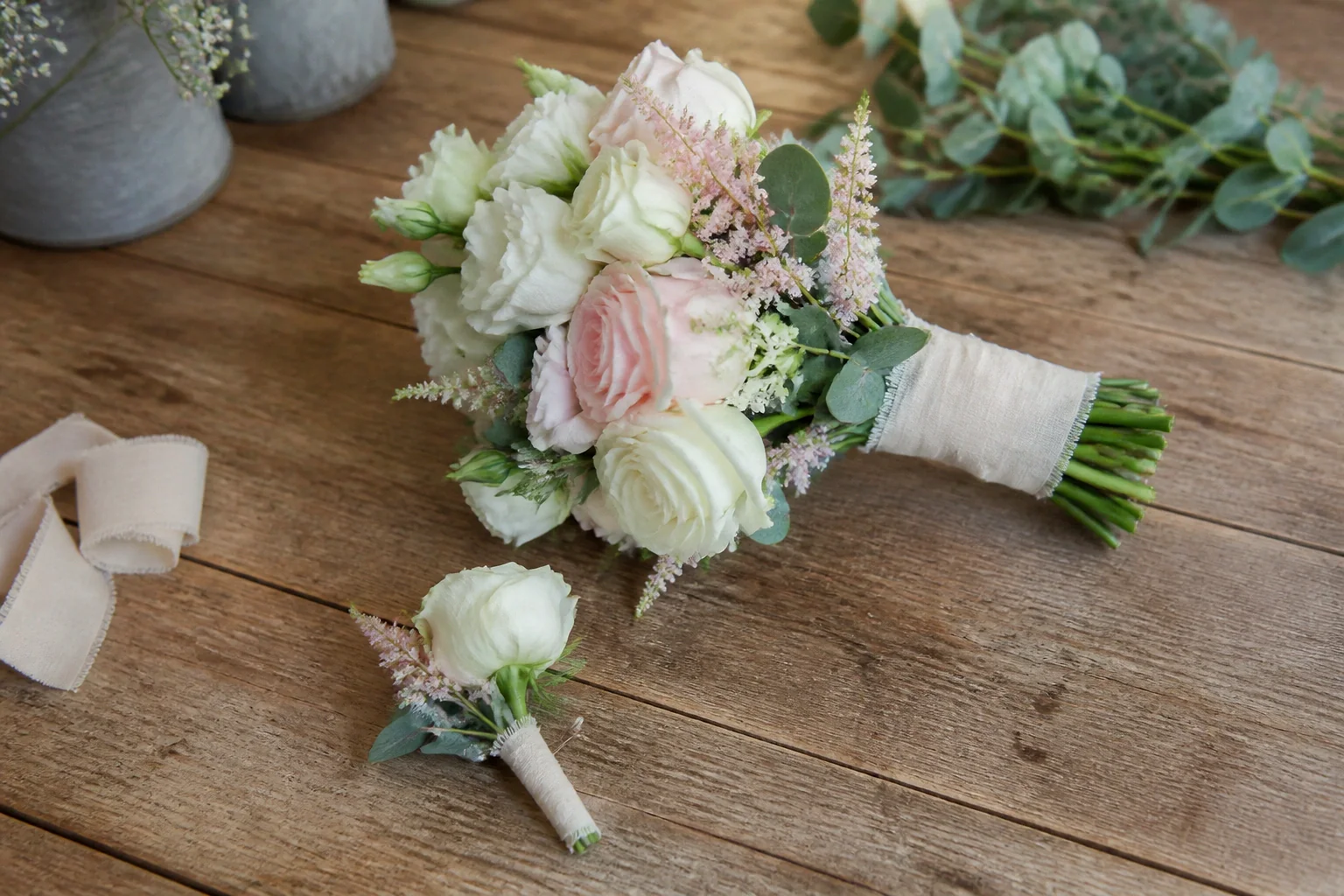 Préparation florale pour un mariage — illustration générée par IA