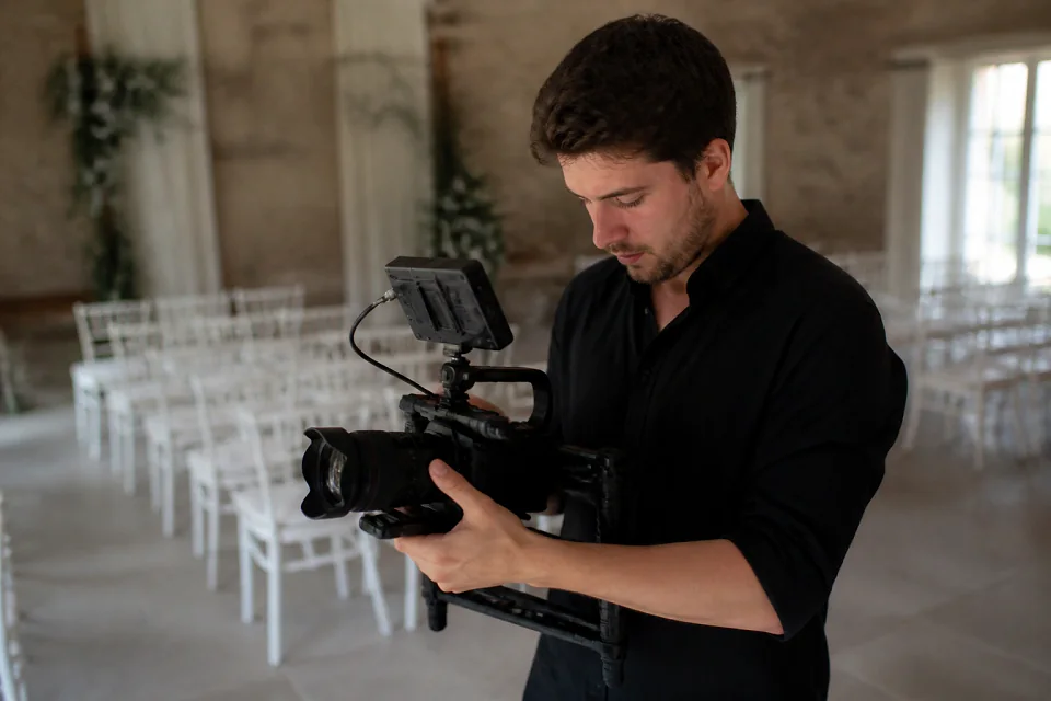 Matériel de tournage pour un film de mariage — illustration générée par IA