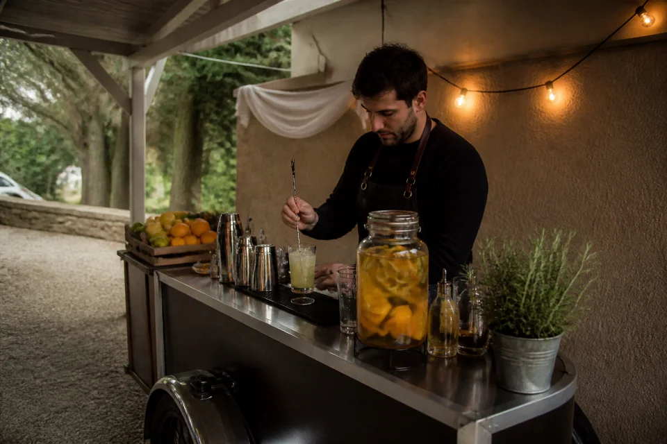 Service mobile de restauration pour une réception — illustration générée par IA