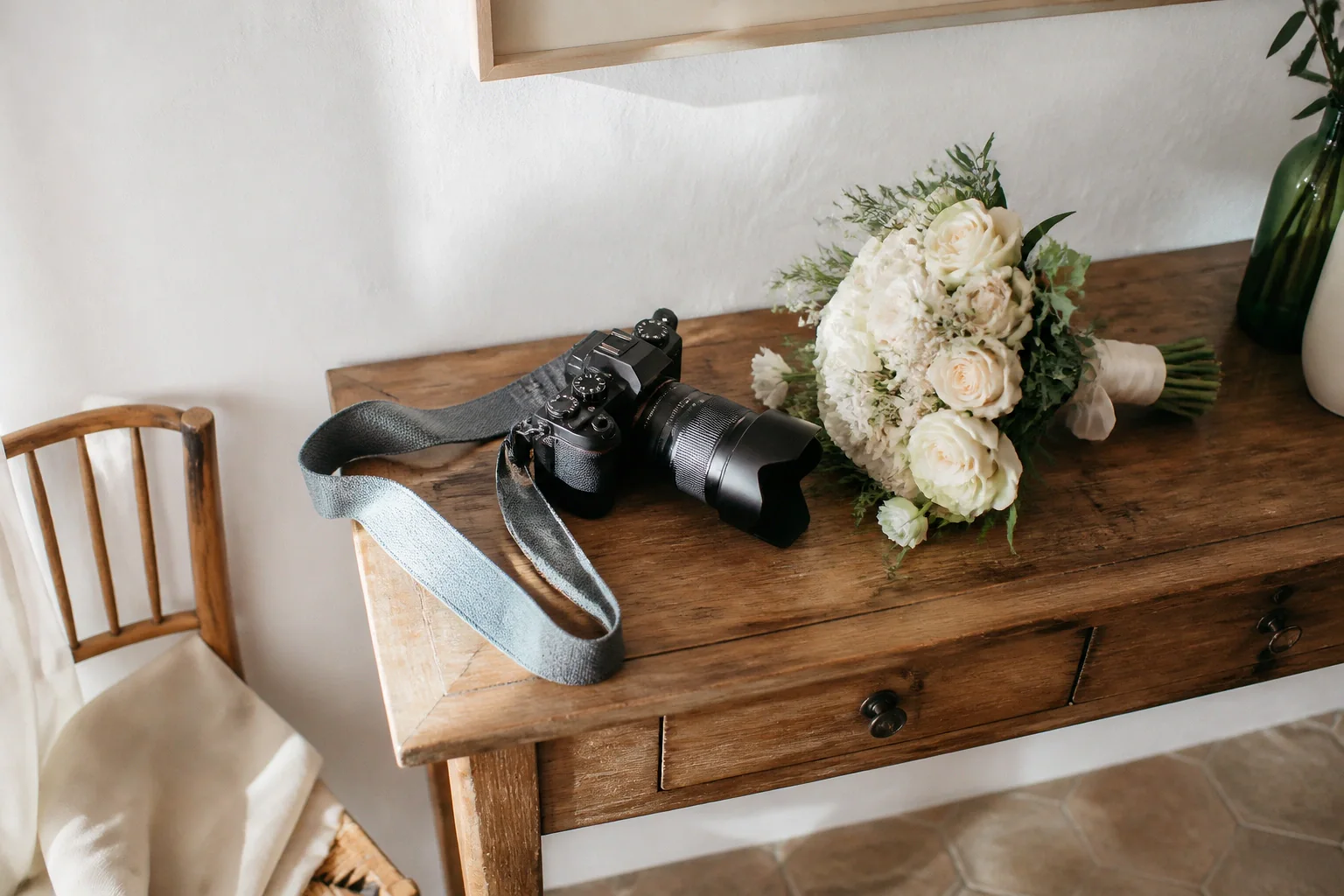 Appareil photo et accessoires de reportage de mariage — illustration générée par IA