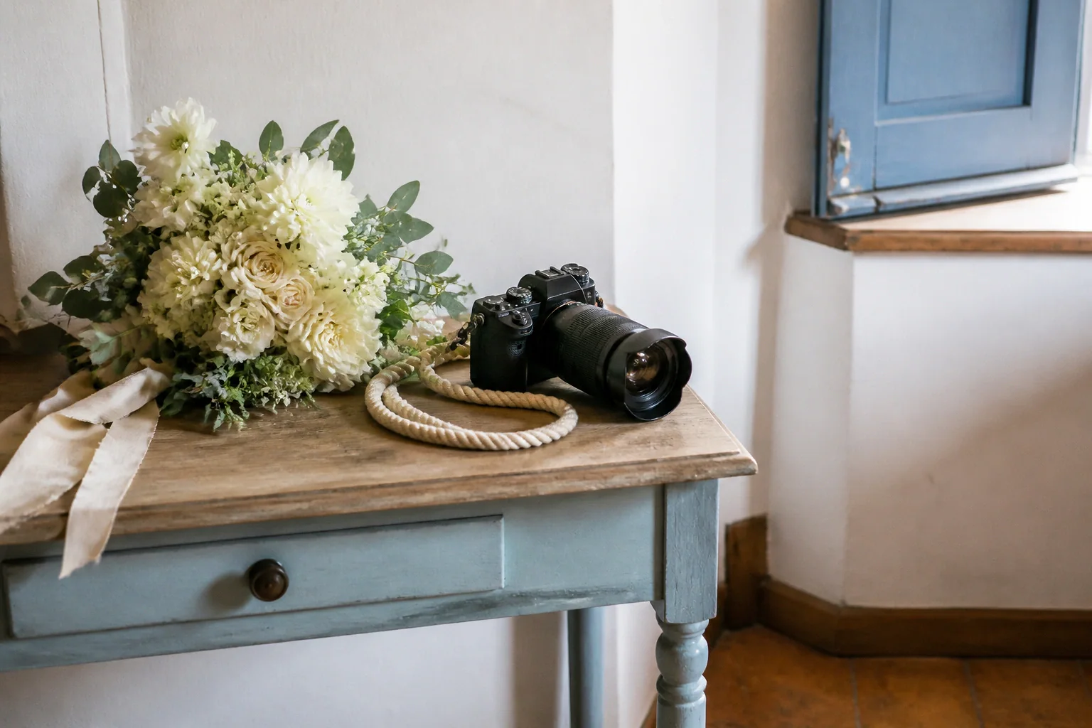Appareil photo et accessoires de reportage de mariage — illustration générée par IA