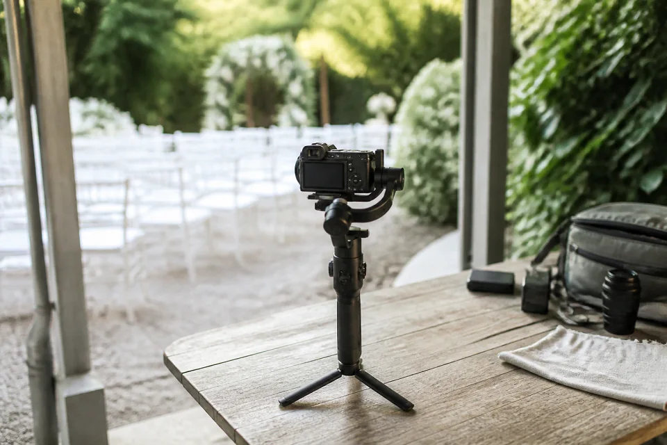 Matériel de tournage pour un film de mariage — illustration générée par IA